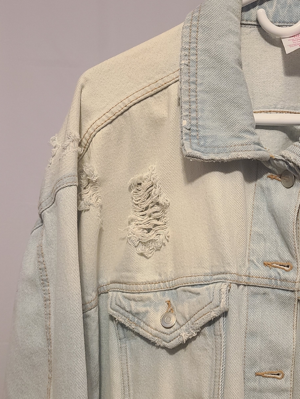No Boundaries Whitewashed Distressed Denim Jacket - Picture 4 of 13